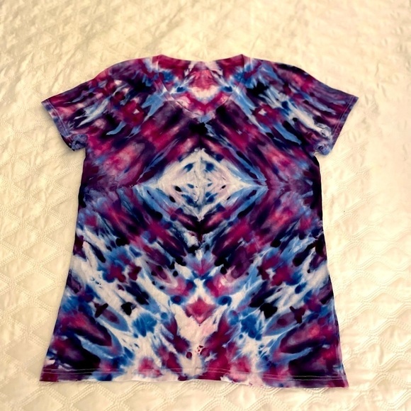 Women’s hand crafted tie dye v neck tshirt size L - Picture 5 of 6